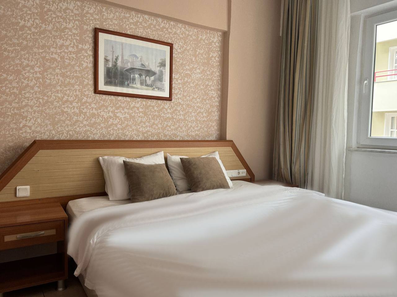 rooms.room1_name - rooms.image 1